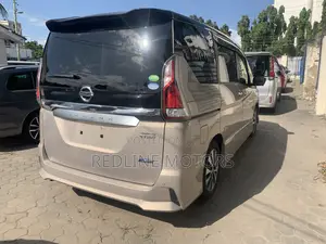 Nissan Serena 2017 Gold