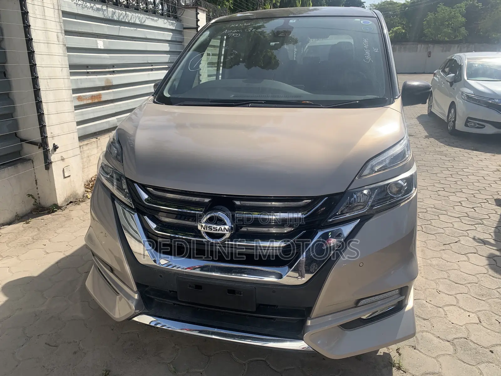 Nissan Serena 2017 Gold