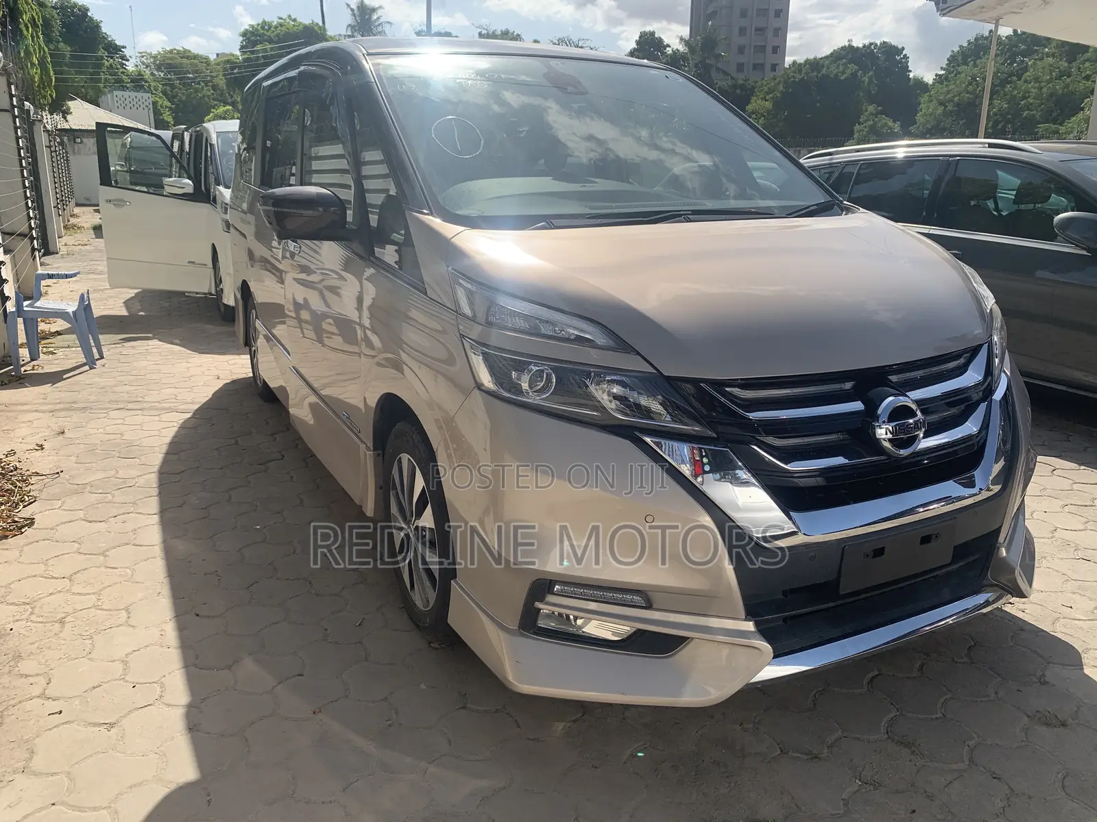 Nissan Serena 2017 Gold
