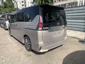 Nissan Serena 2017 Gold