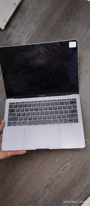 Laptop Apple MacBook Pro 2017 16GB Intel Core i7 SSD 256GB