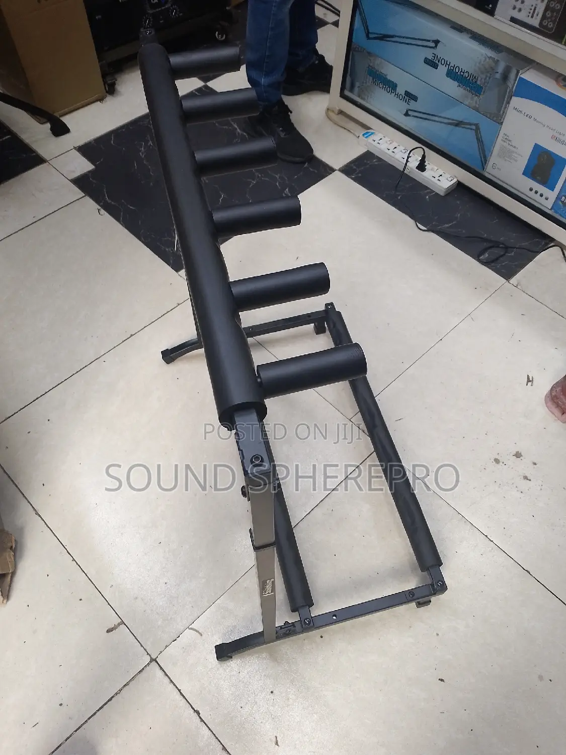 Soundking 4 Guitar Stand