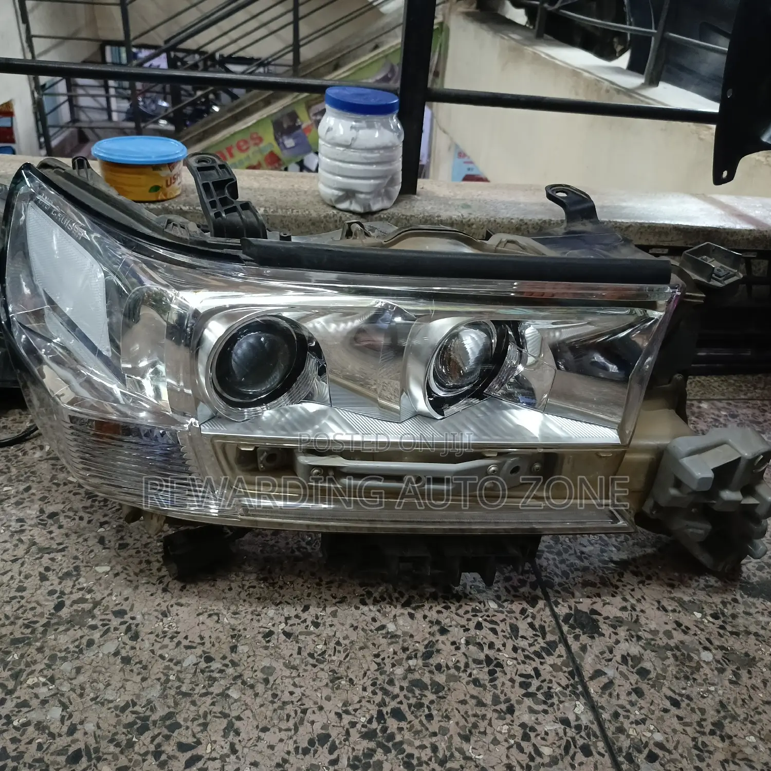 V8 200series Headlight Xenon.