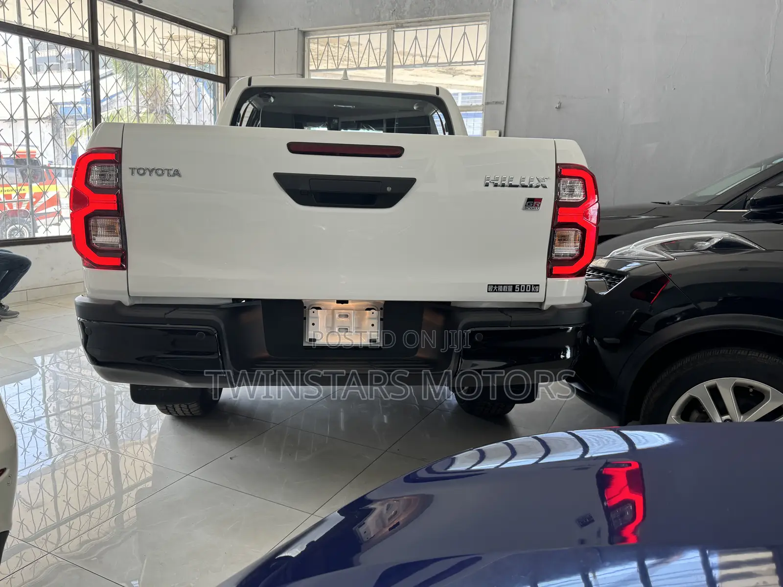 Toyota Hilux 2023 White