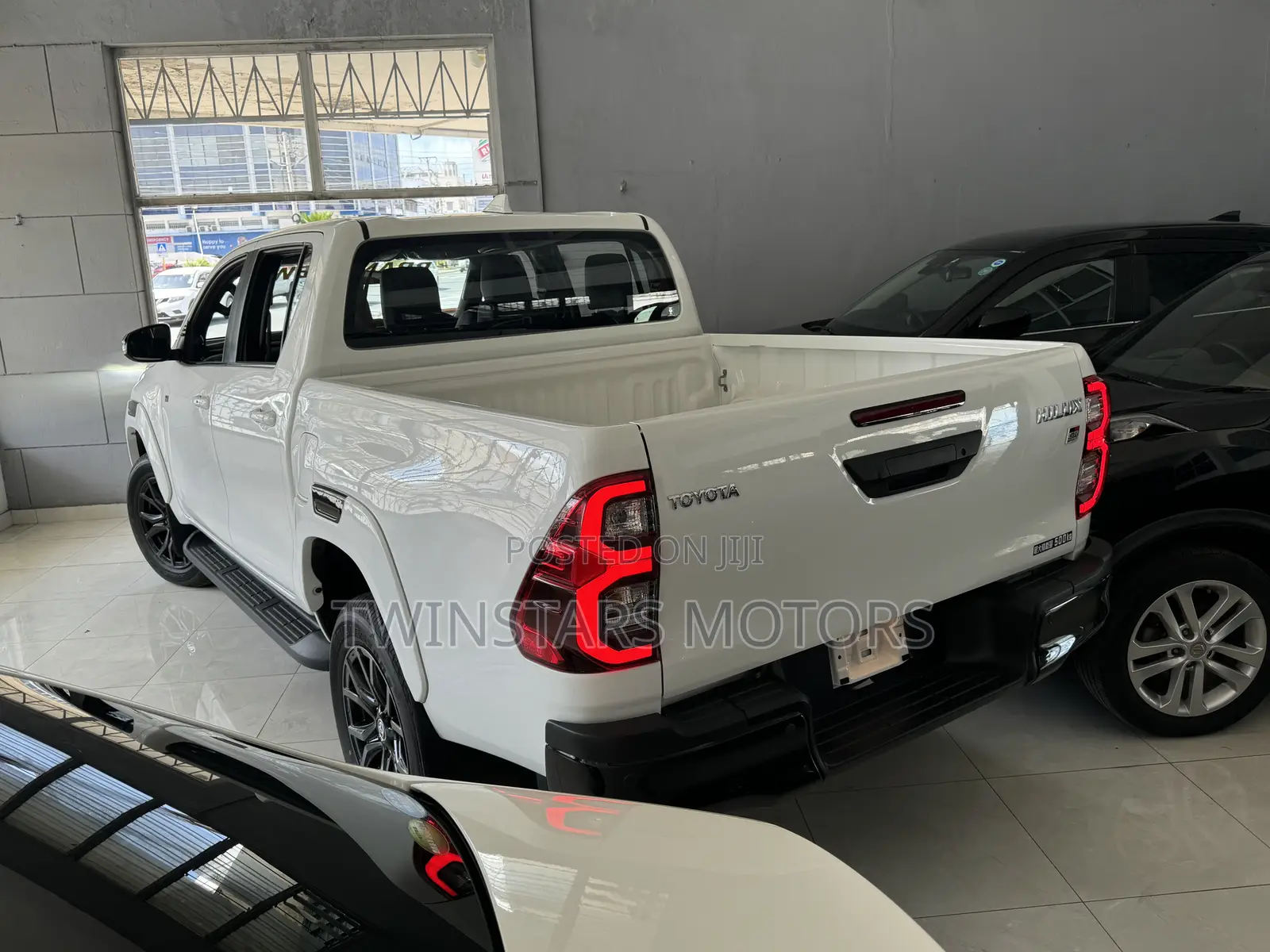 Toyota Hilux 2023 White