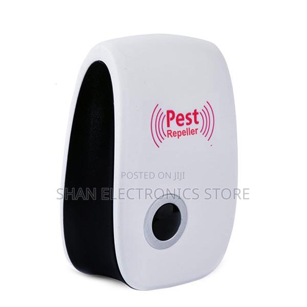 Super Ultrasonic Pest Repeller Machine for Mosquito Rats Etc
