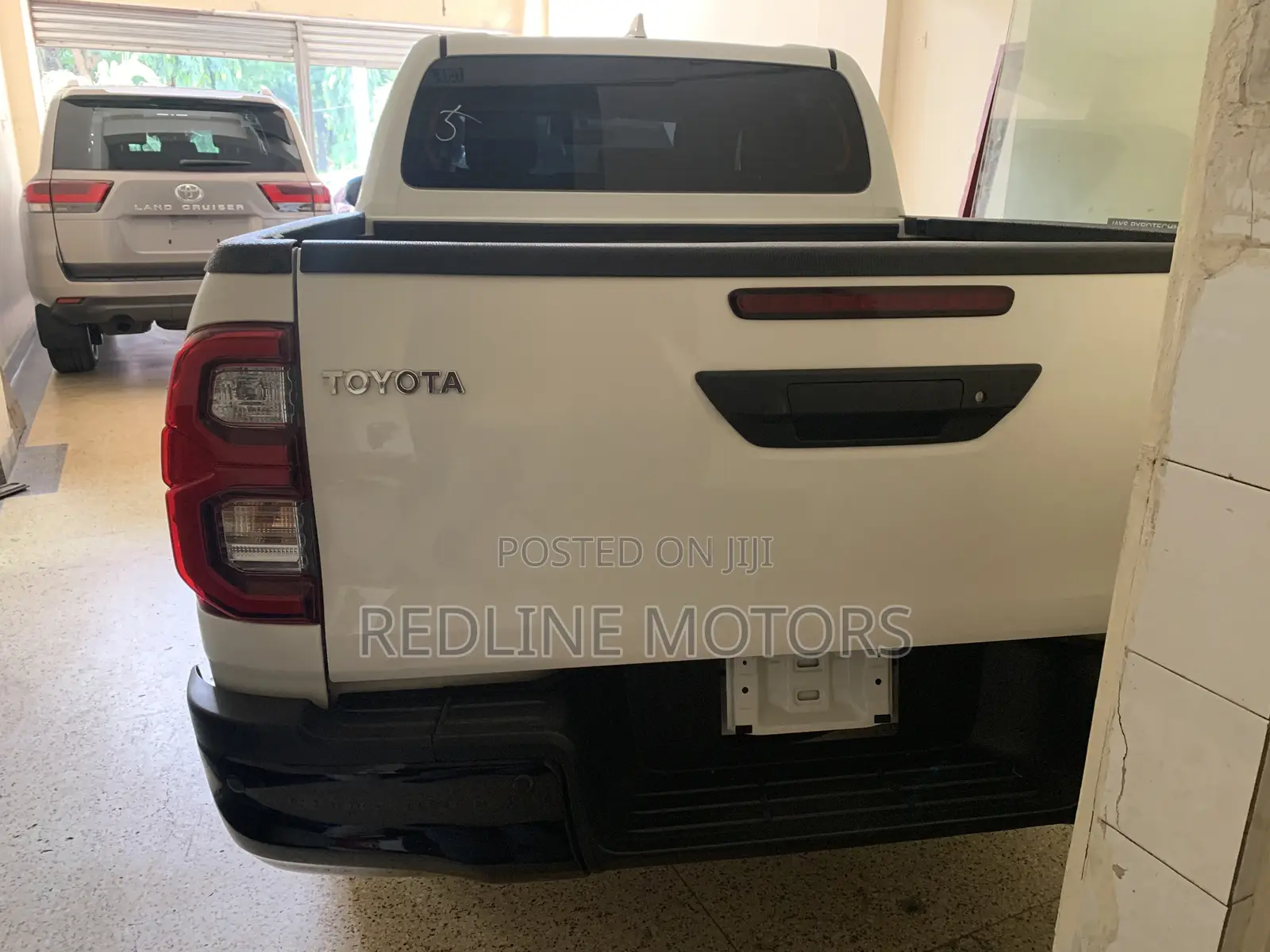 Toyota Hilux 2022 White