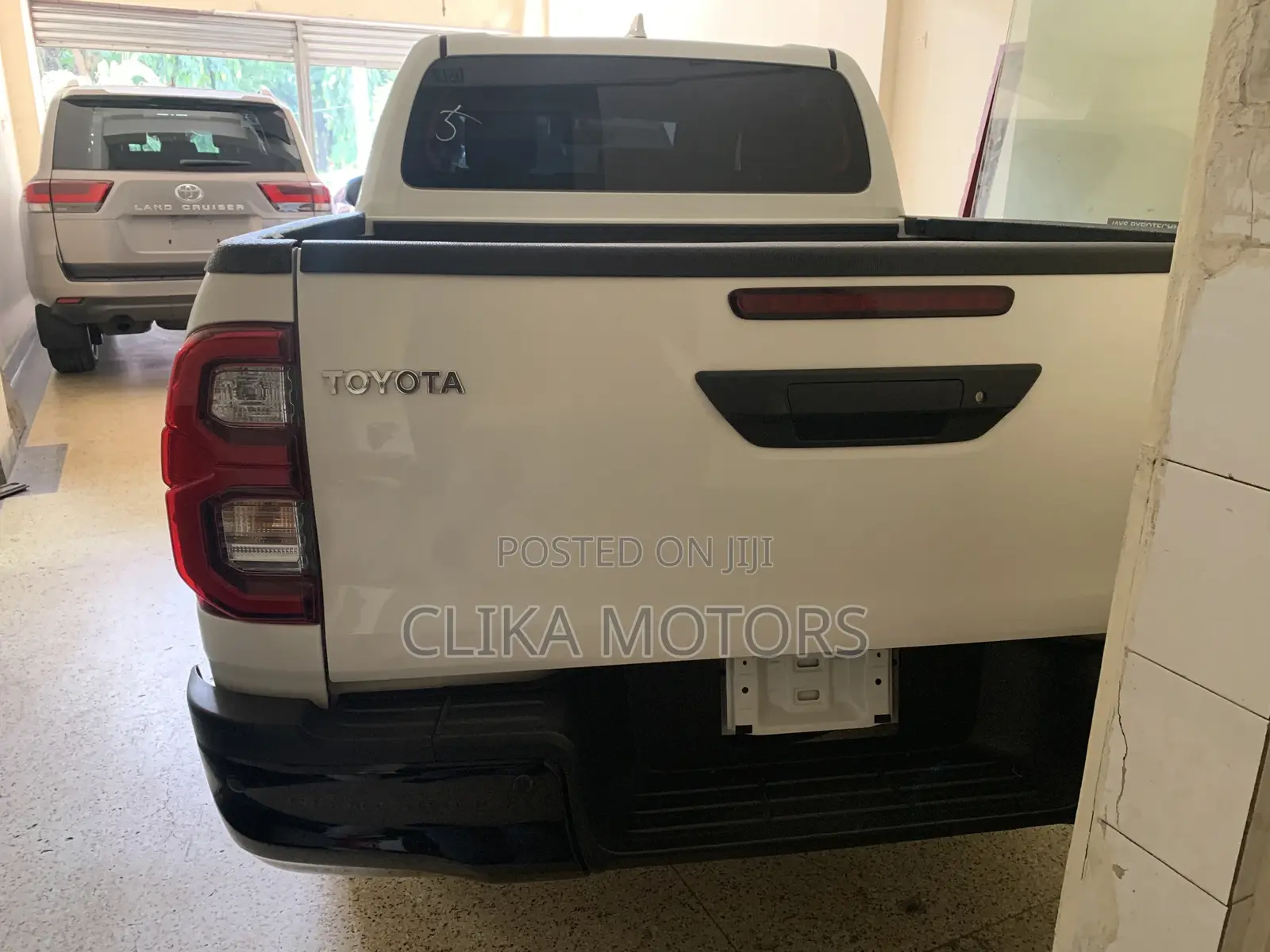 Toyota Hilux 2022 White
