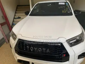 Toyota Hilux 2022 White