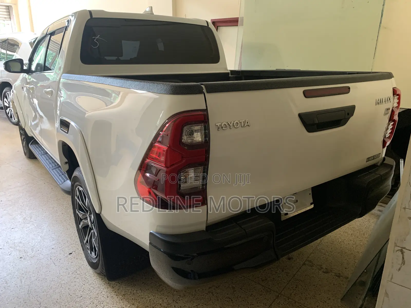 Toyota Hilux 2022 White