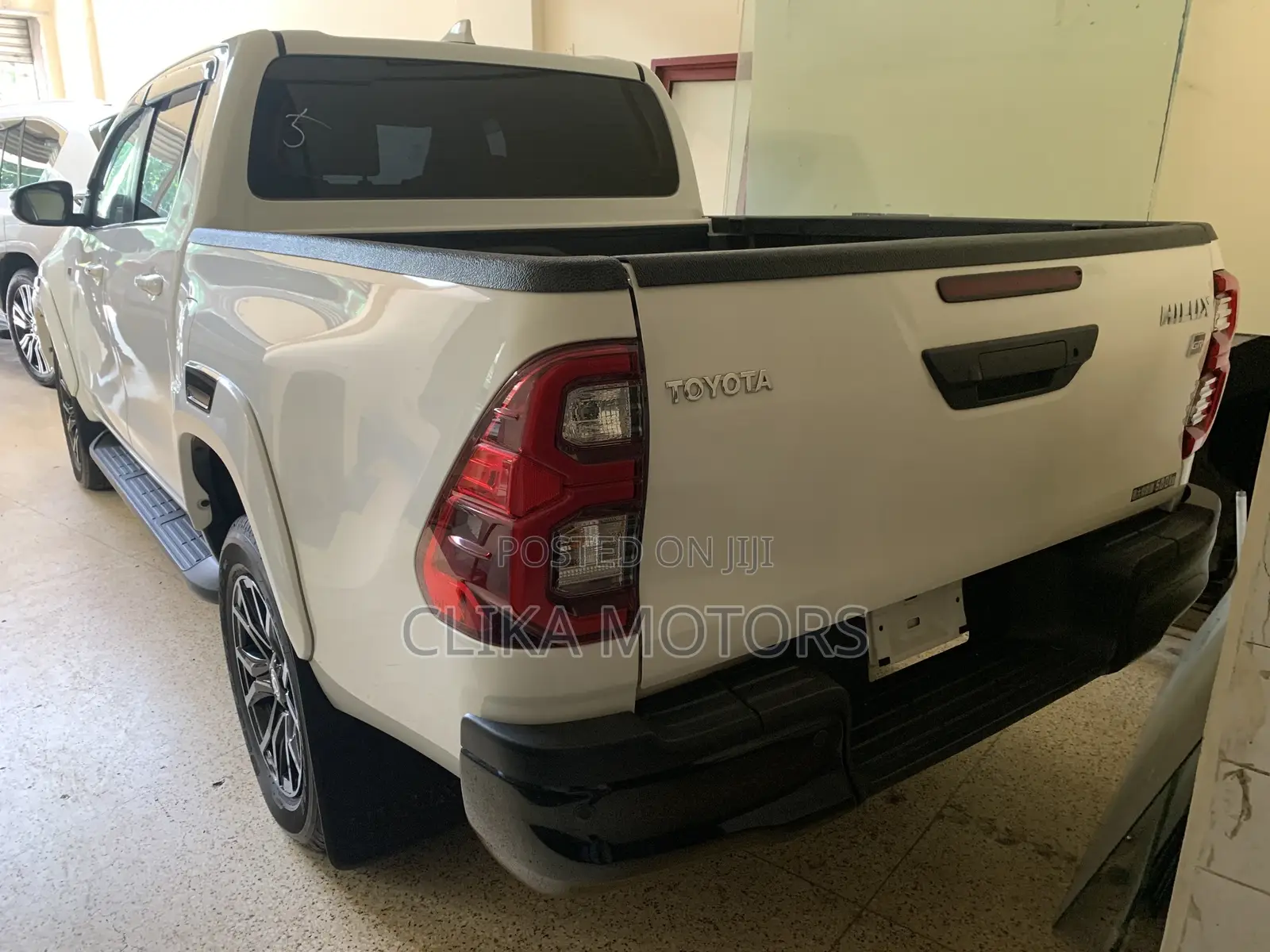 Toyota Hilux 2022 White