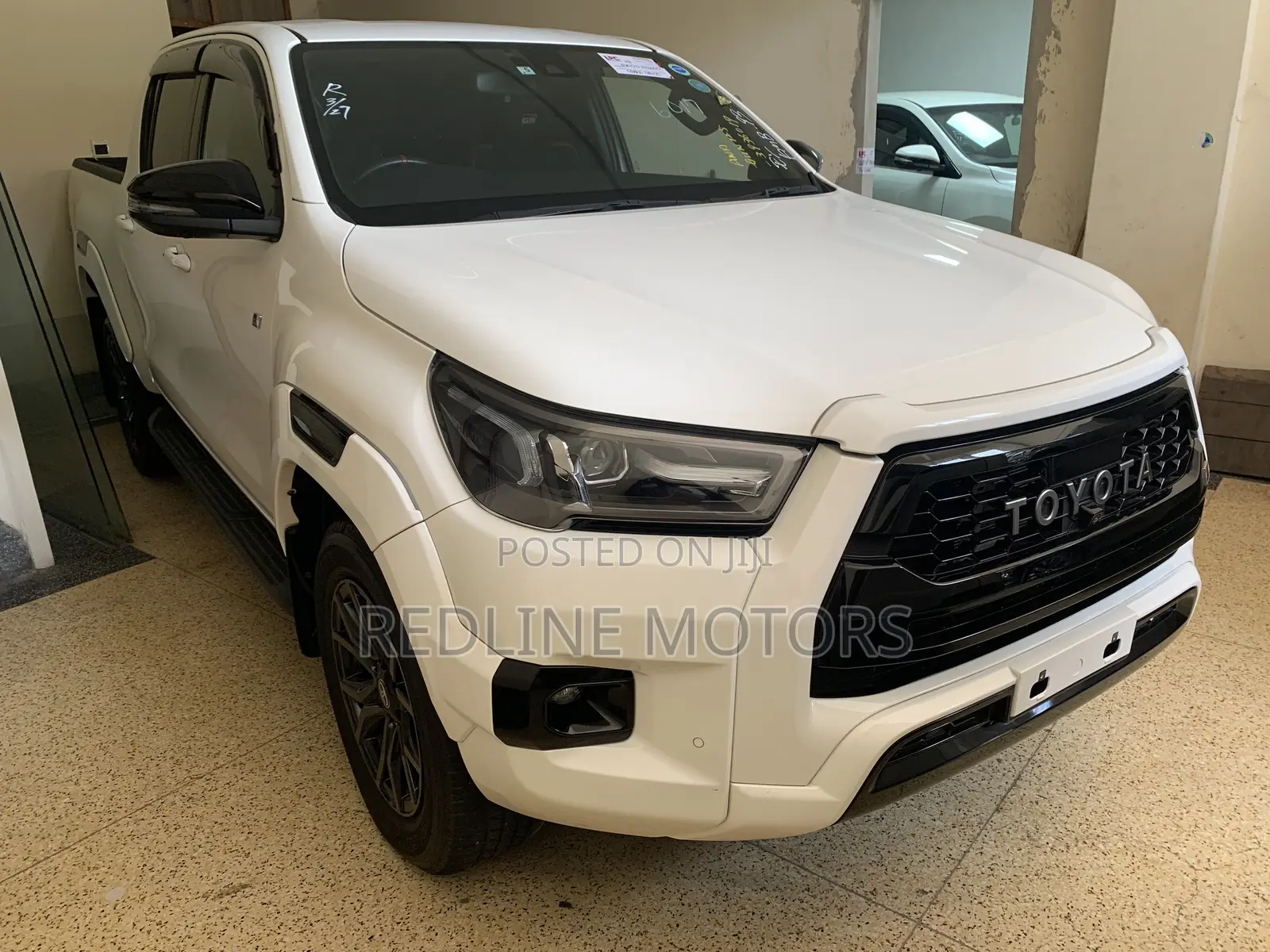 Toyota Hilux 2022 White