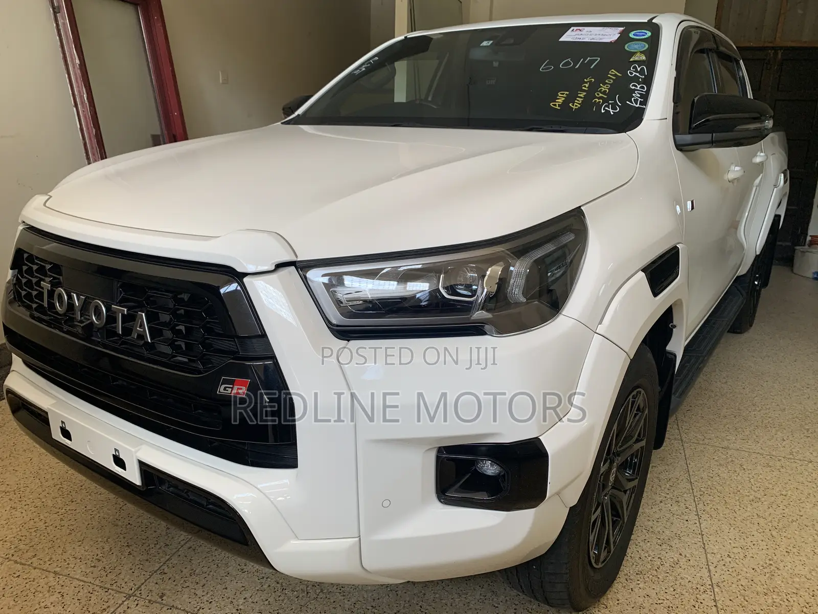 Toyota Hilux 2022 White