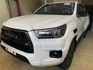 Toyota Hilux 2022 White