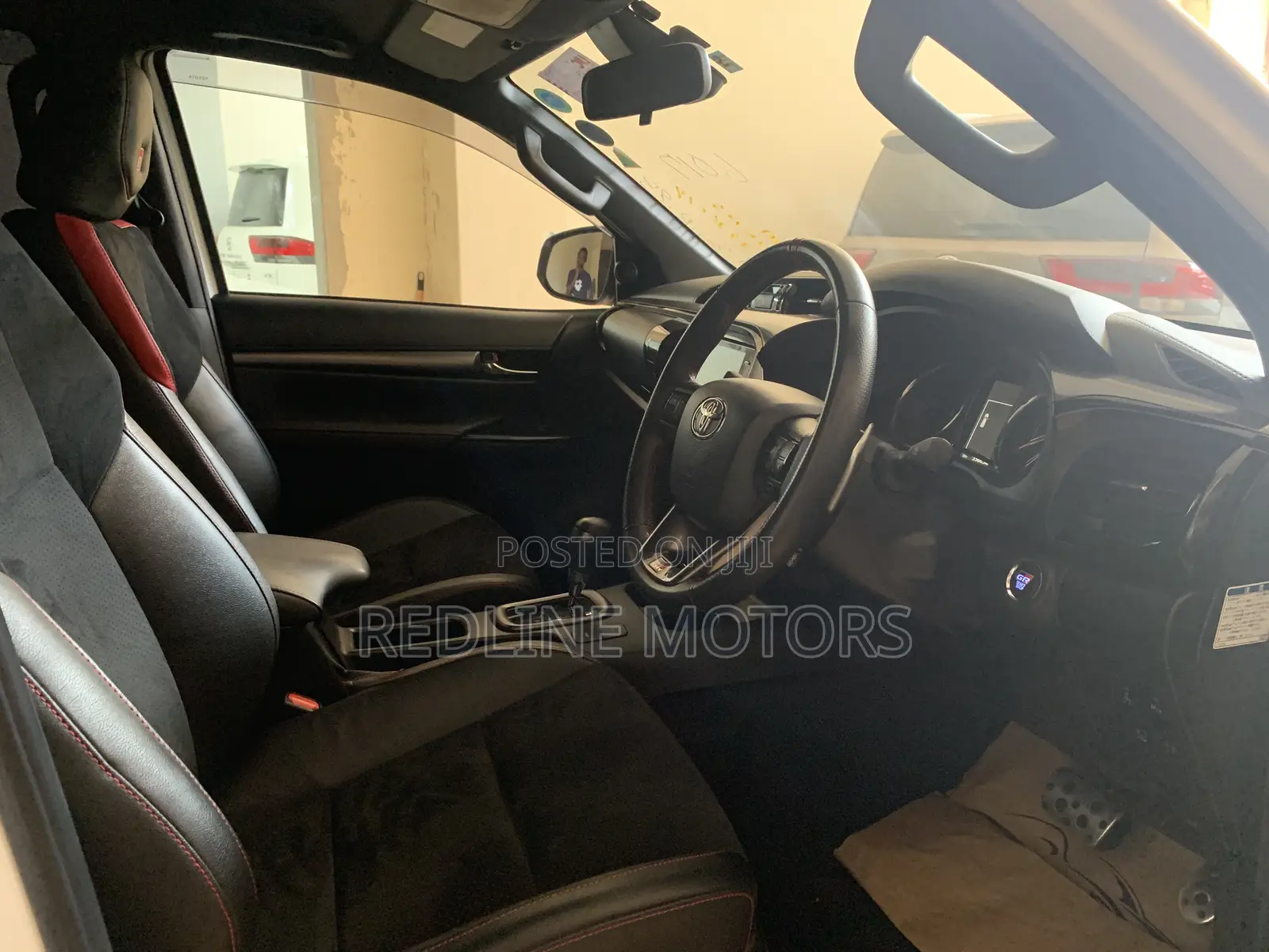 Toyota Hilux 2022 White