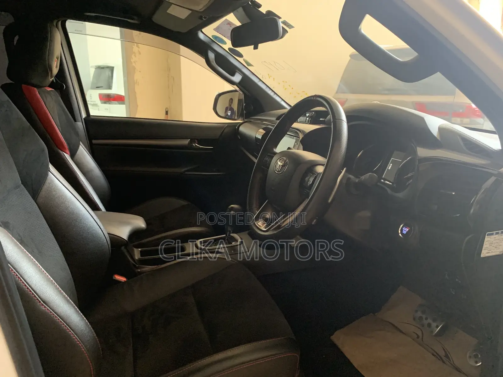 Toyota Hilux 2022 White