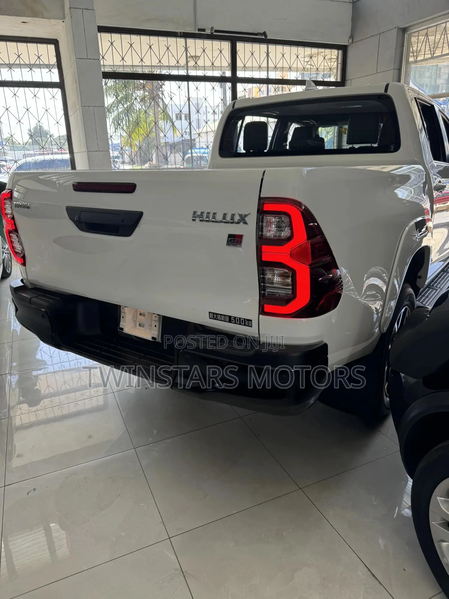 Toyota Hilux 2023 White