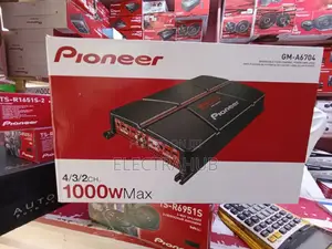 Pioneer GM-A6704 1000W Max Booster