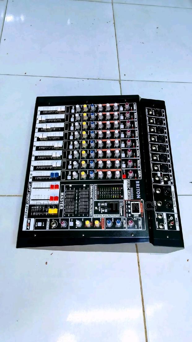 Briton Usb 900 Powered Mixer