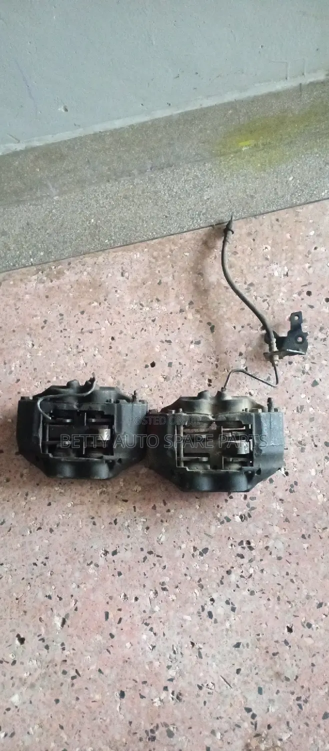 Toyota Hilux Vigo 4 Wd Front Caliper