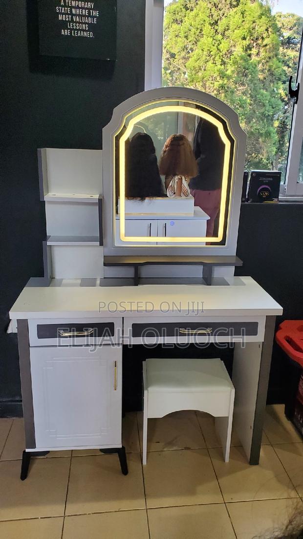 Dressing Mirror Station With LED Mirror for Lighting