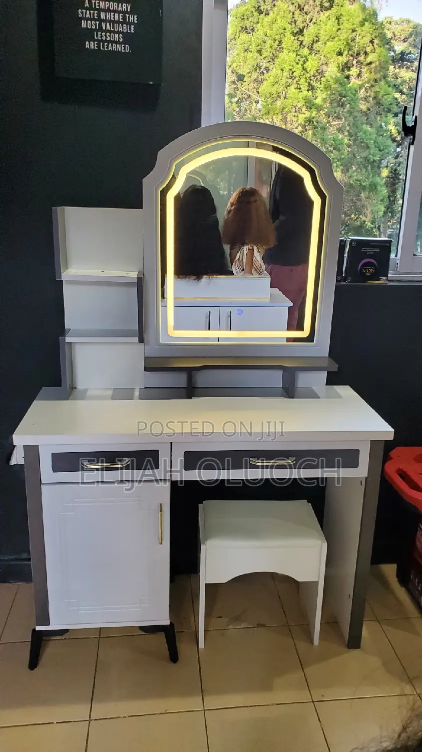 Dressing Mirror Station With LED Mirror for Lighting