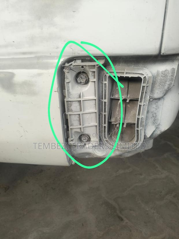 Bumper Slide Toyota Hiace 7L Rear Bumper - main view