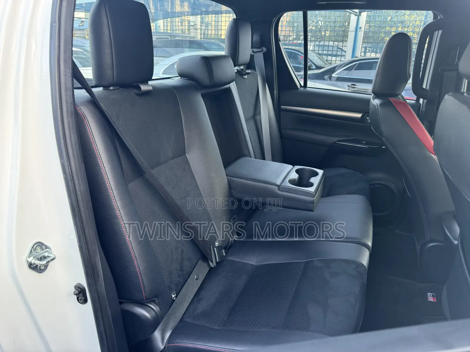 Toyota Hilux 2022 White