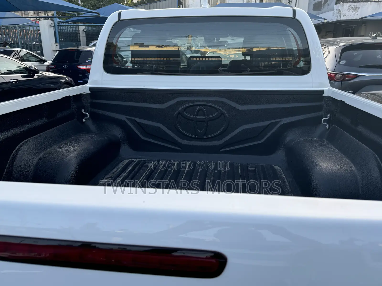 Toyota Hilux 2022 White