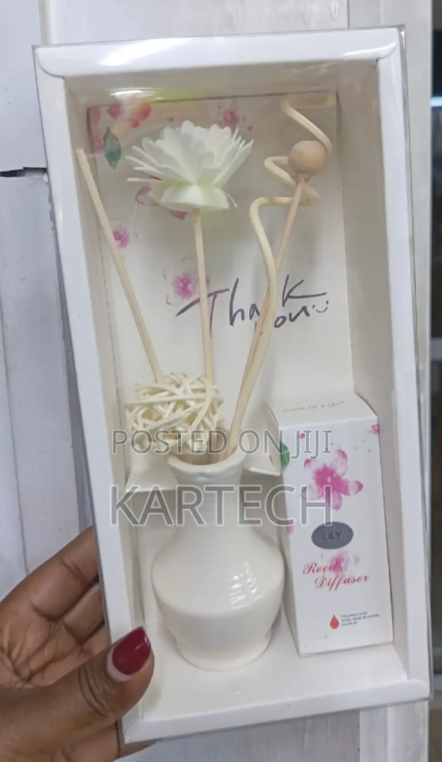 Reed Diffuser With Pot Design and Essential