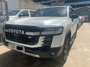 Toyota Land Cruiser 4.5 V8 GXR 2021 White