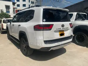 Toyota Land Cruiser 4.5 V8 GXR 2021 White