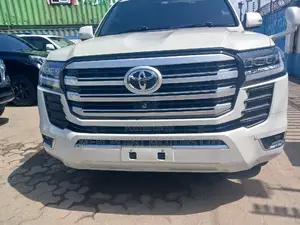 Toyota Land Cruiser 4.6 V8 ZX 2015 White