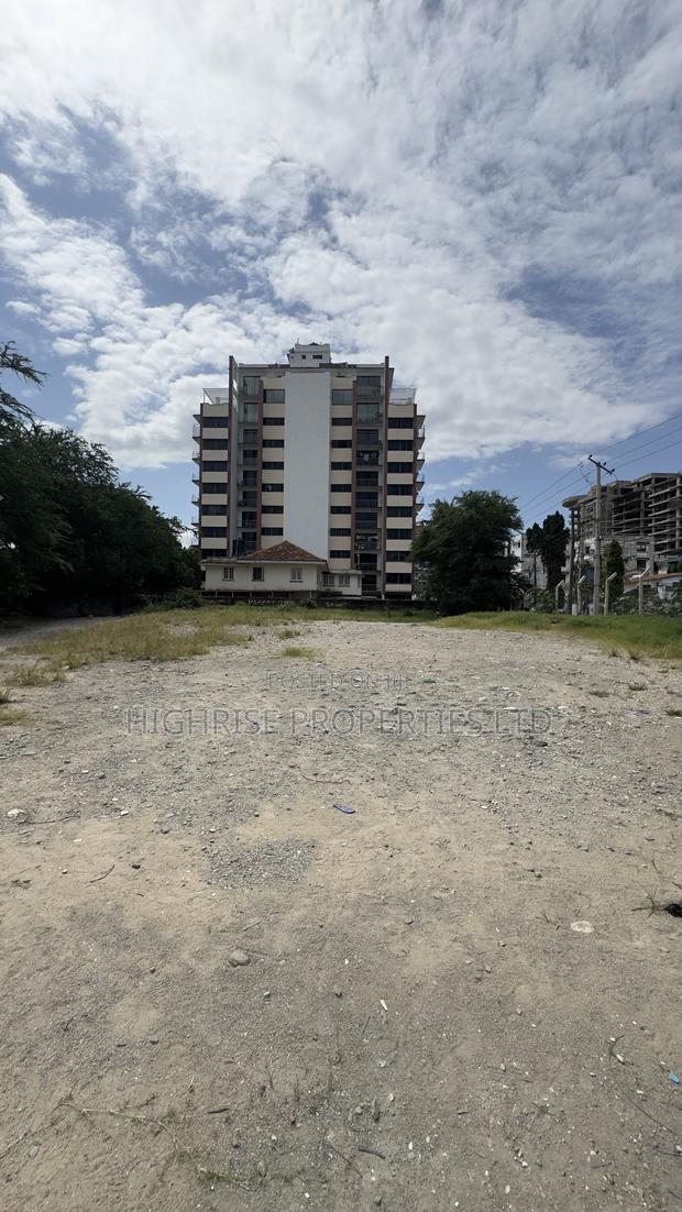 Prime 15,000 Sq Ft Corner Plot for Sale in Kizingo - main view