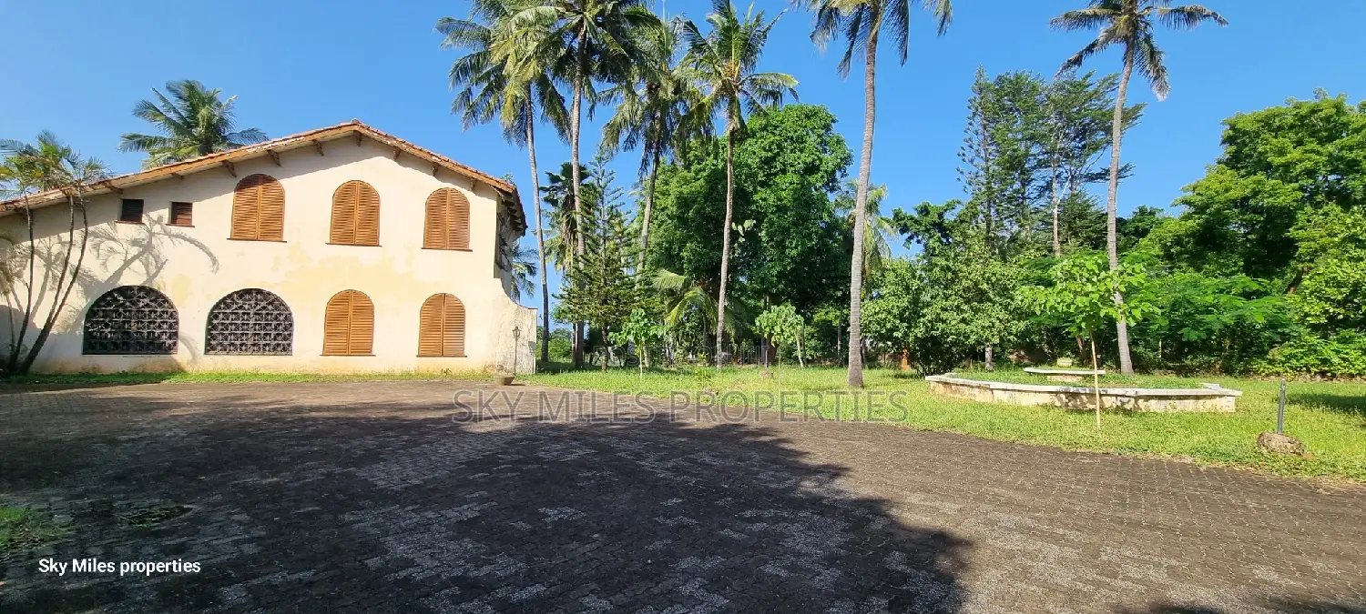 Serena, a Prime 3.7 Acre Creek Beach Plot for Sale