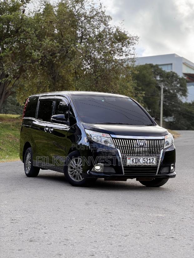 Toyota Voxy 2017 Black - thumbnail 2