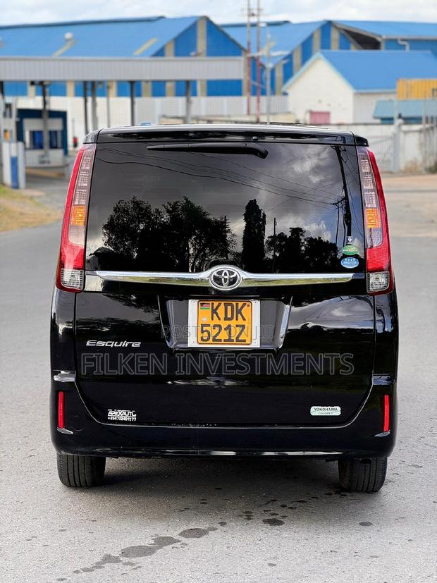 Toyota Voxy 2017 Black - thumbnail 6