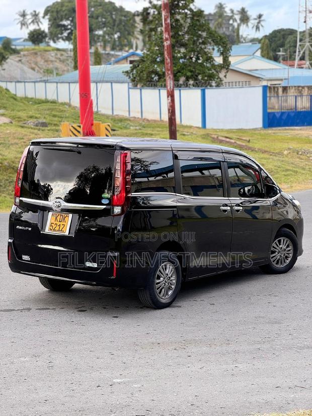 Toyota Voxy 2017 Black - thumbnail 10