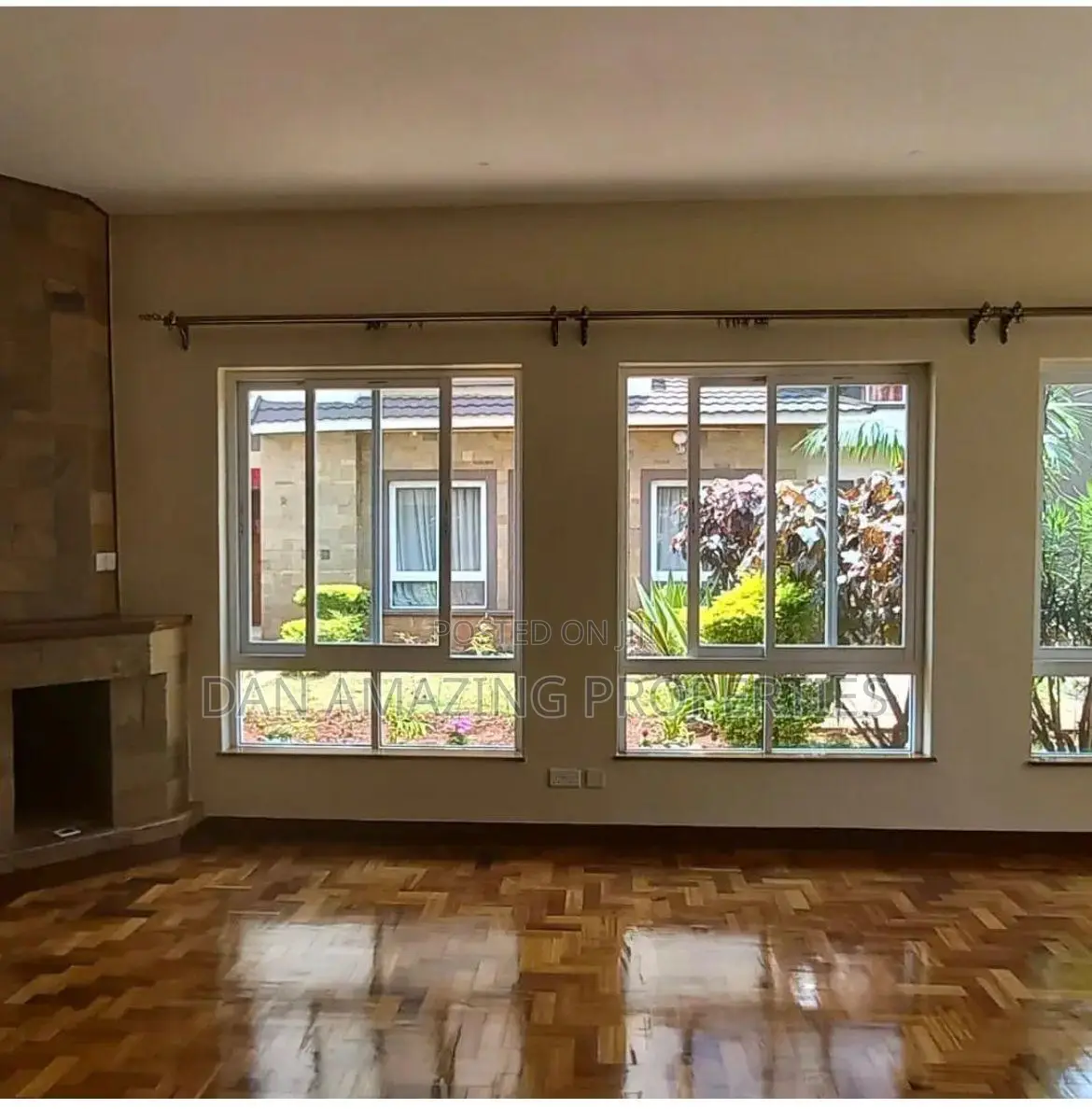 5bdrm Maisonette in Lavington Mall Area for sale