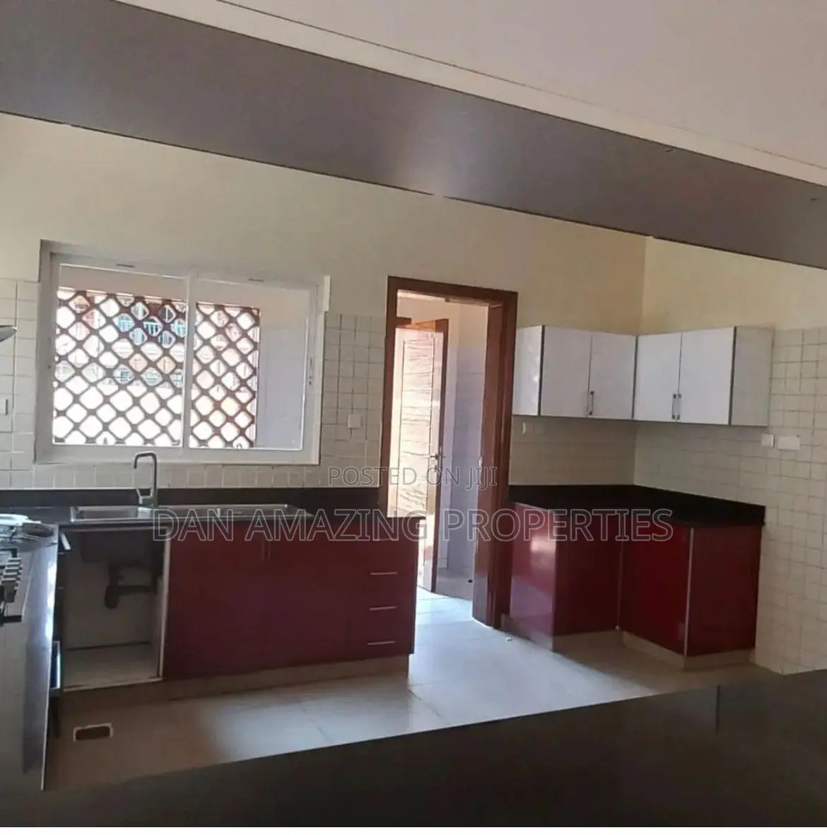 5bdrm Maisonette in Lavington Mall Area for sale