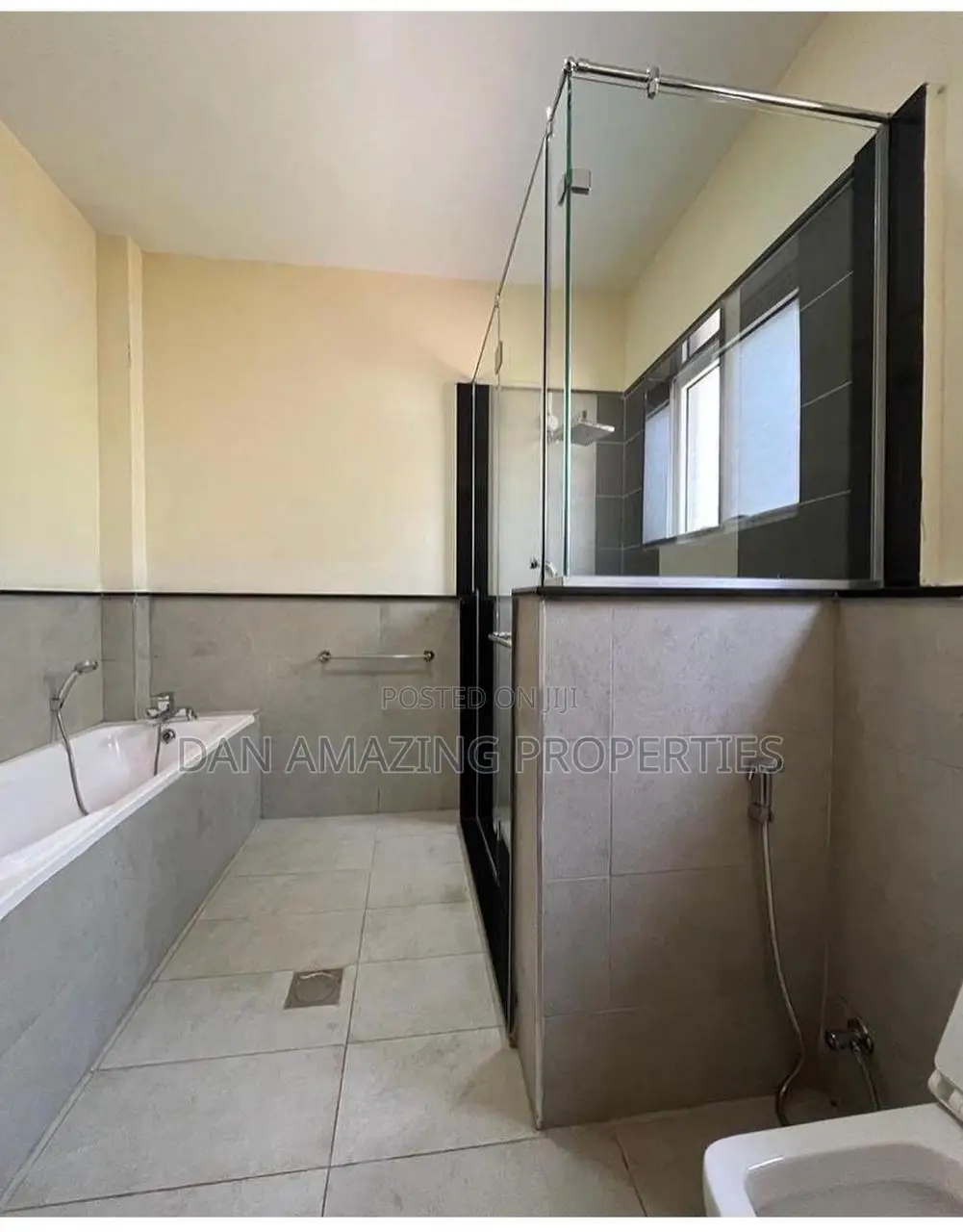 5bdrm Maisonette in Lavington Mall Area for sale