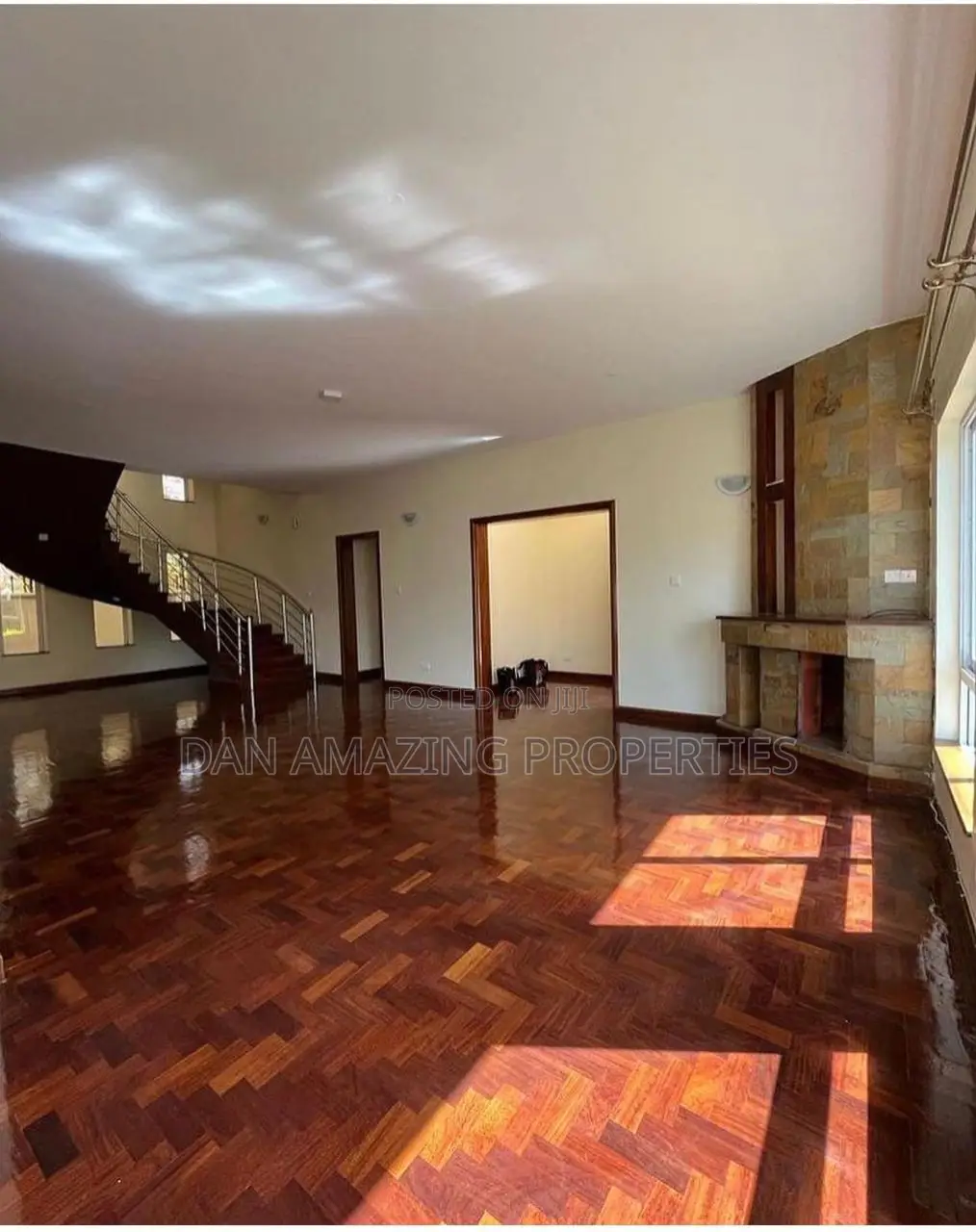 5bdrm Maisonette in Lavington Mall Area for sale