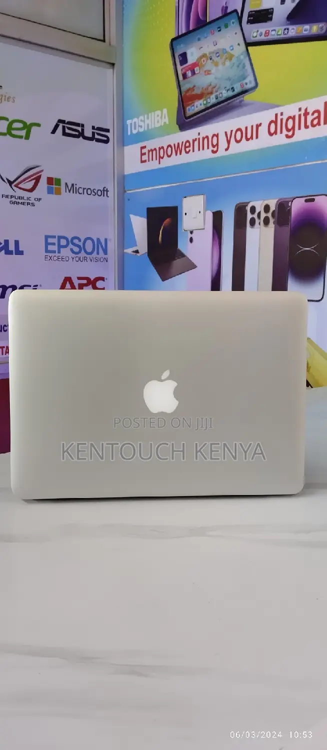 Laptop Apple MacBook Pro 2017 8GB Intel Core i5 SSD 256GB