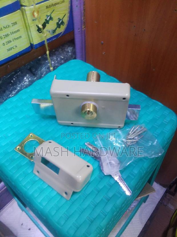 Top Ranked Yale Rim Lock - thumbnail 4