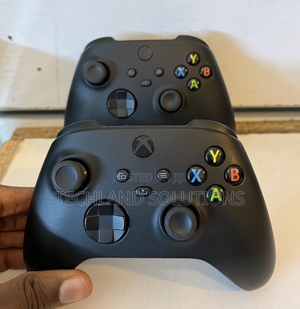 Xbox Series X Pad - main view