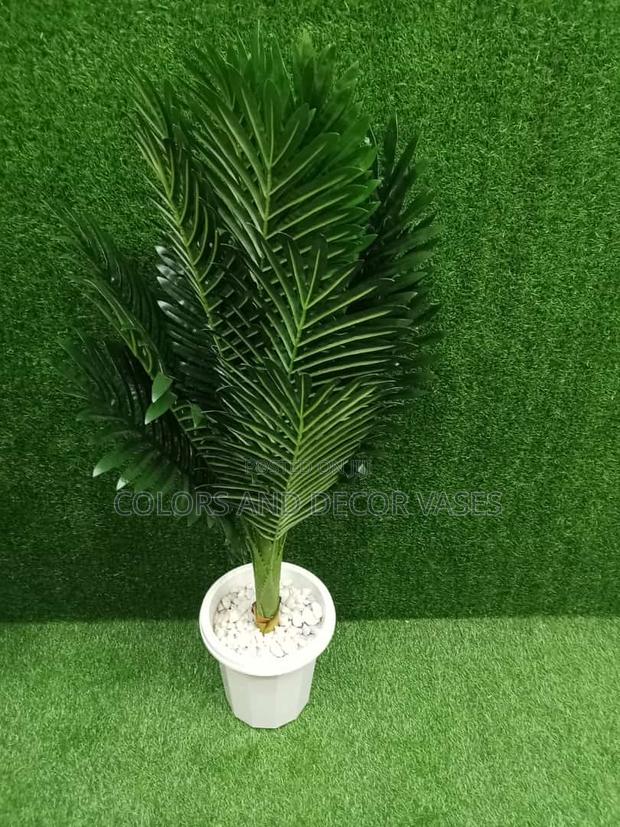 1m Palm Tree With White Stones in Vase