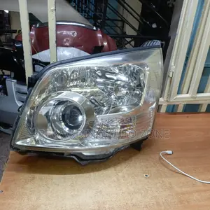Noah 2008 Headlight Non Xenon.Lhs