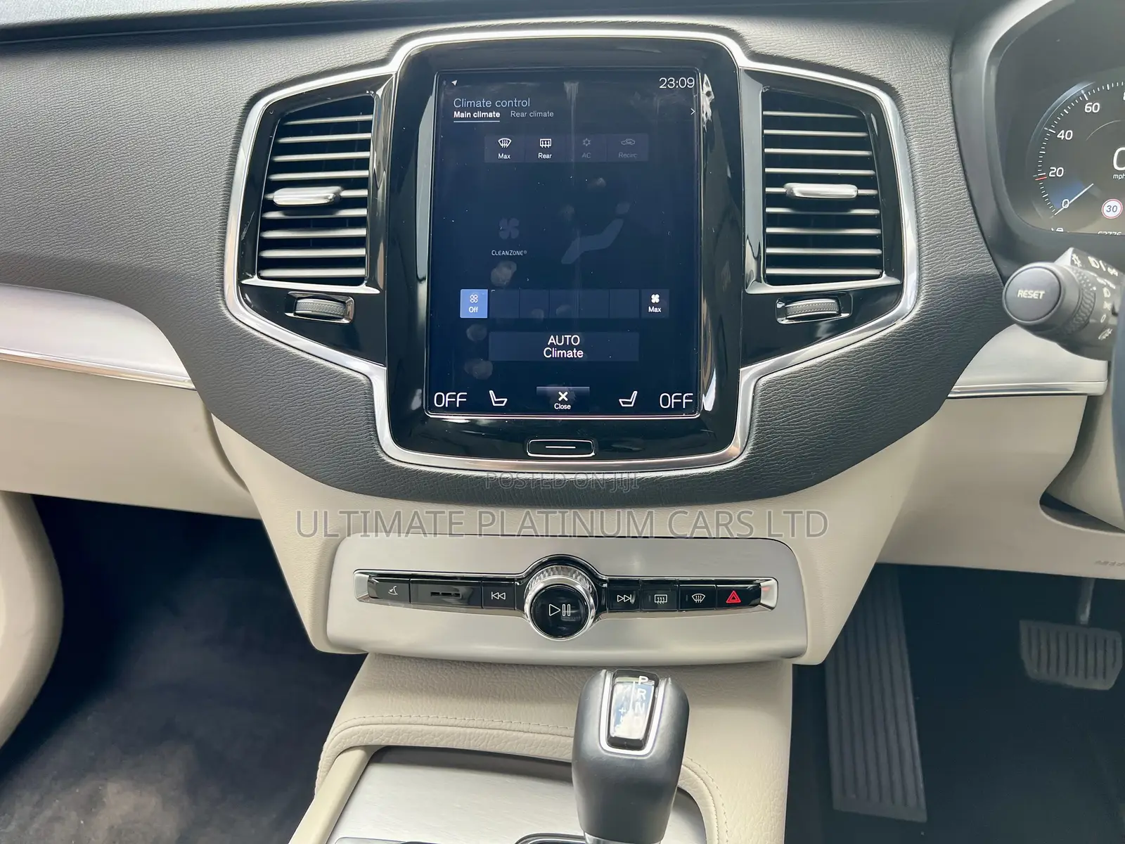 Volvo XC90 2017 Gold