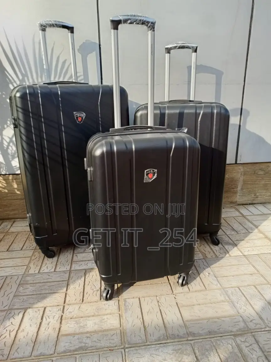 *3 in 1 Luxurious Fibre Suitcase*
Zipper Closure Frame.
