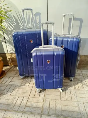 *3 in 1 Luxurious Fibre Suitcase*
Zipper Closure Frame.